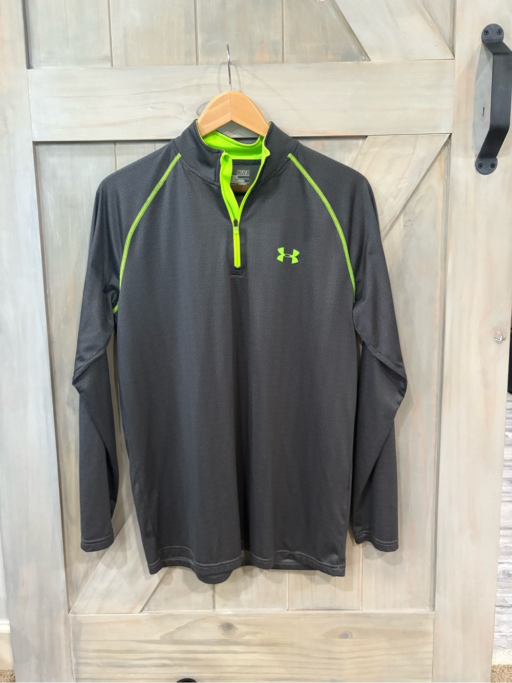 Under Armour Men’s Charcoal/Neon Green Loose 3/4 Zip Pullover